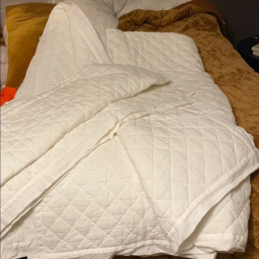 Pottery Barn linen quilt with shams